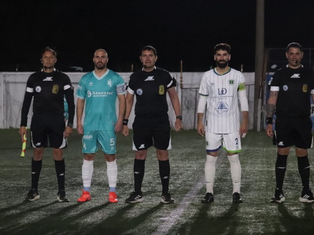 Ferro empat� con Embajadores y es puntero junto con Racing